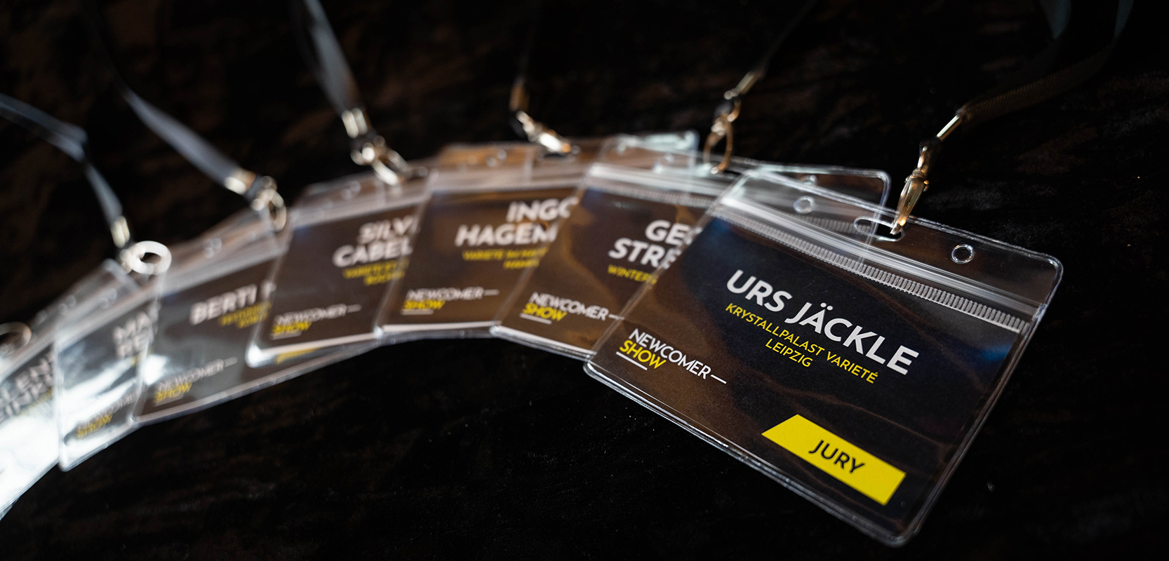 Badges von Beteiligten der Newcomershow.